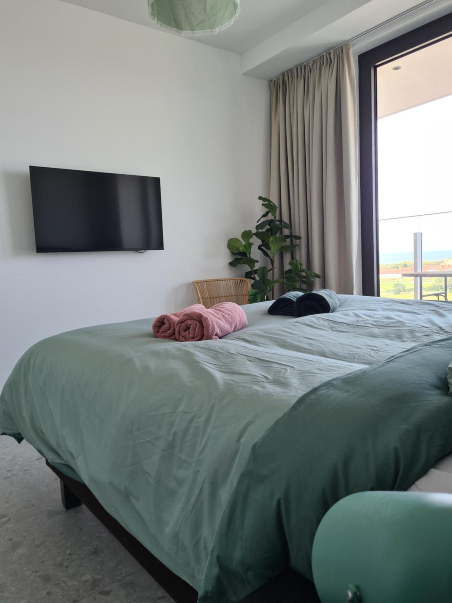 Central Park Tower Sea View Residence With Pool And Gym Остенде Екстериор снимка