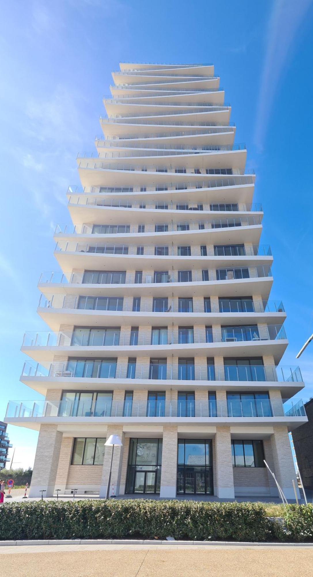 Central Park Tower Sea View Residence With Pool And Gym Остенде Екстериор снимка